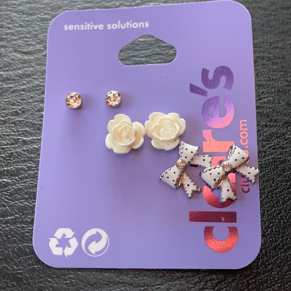 ⚜️Claire’s Flower and Polkadot Bow Earring Set!